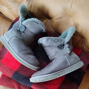 UGG Bailey II Boots-size 8